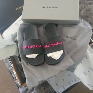 BALENCIAGA women’s pool slides